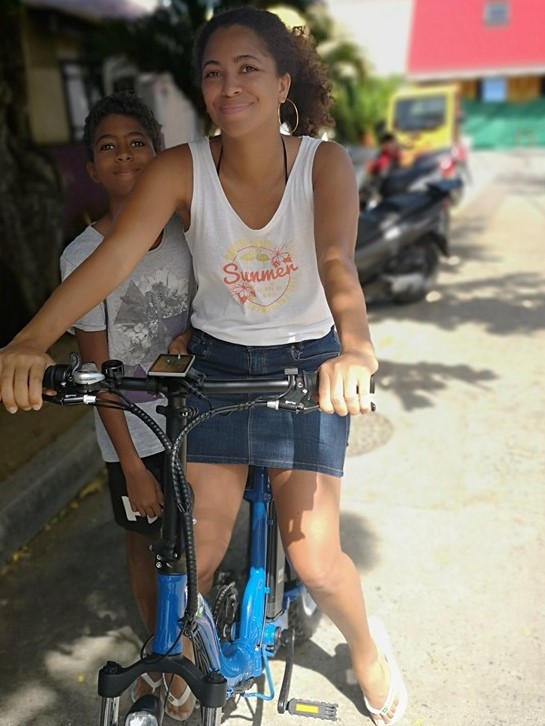 Touriste ayant loué un vélo électrique via La Billetterie Saintoise