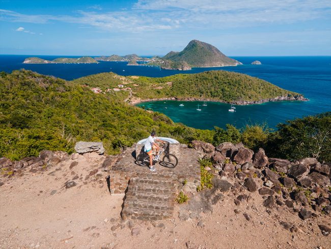 Visiter les saintes en velo