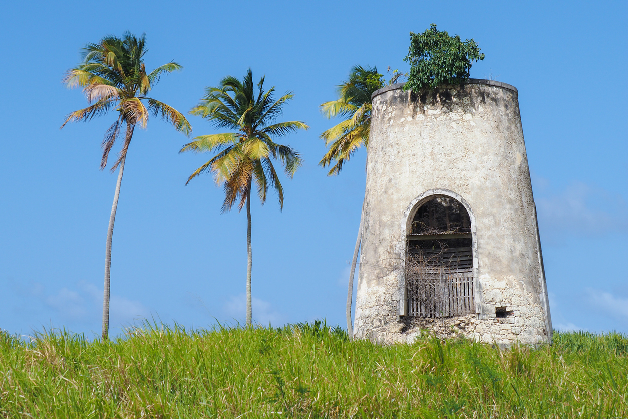 Histoire de Marie-Galante : ruines d'un moulin à Capesterre